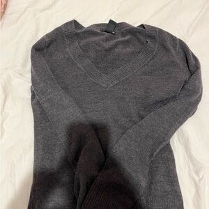 Women’s long sleeve v neck